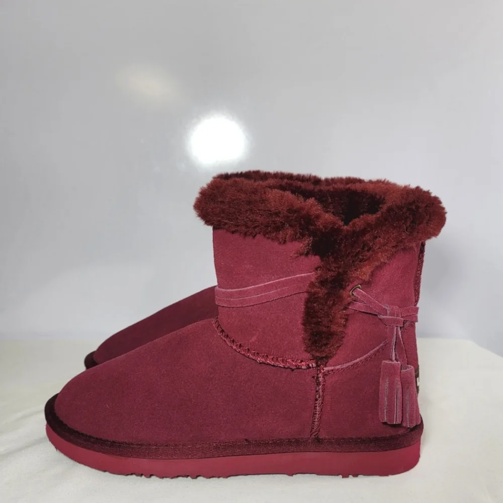 Lamo Womens size 7 Thalia Tassel winter Boots.